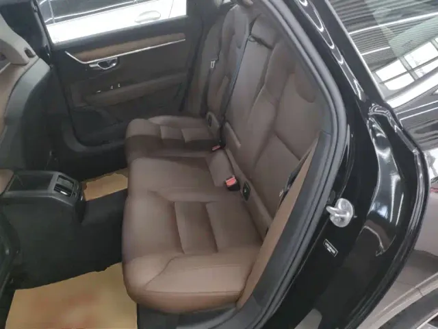 Volvo S90 — Фото автомобиля 13