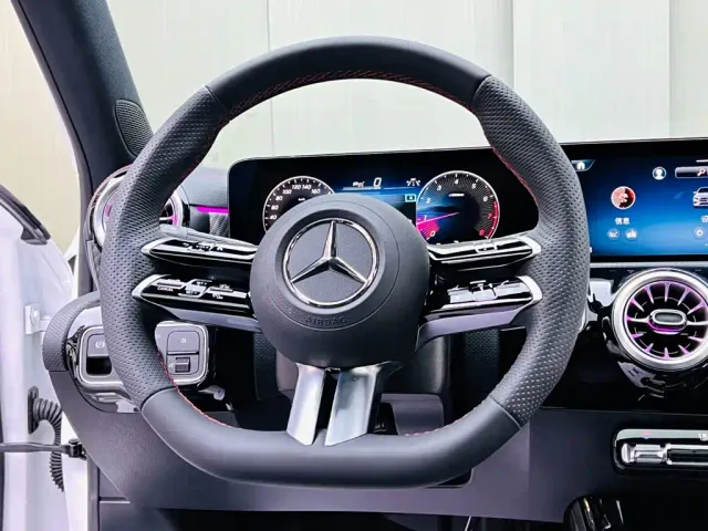 Mercedes-Benz A-Class — Фото автомобиля 10