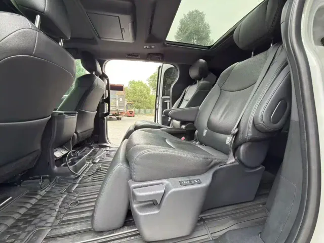 Toyota Sienna — Фото автомобиля 6