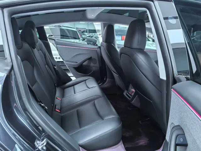 Tesla Model 3 — Фото автомобиля 11