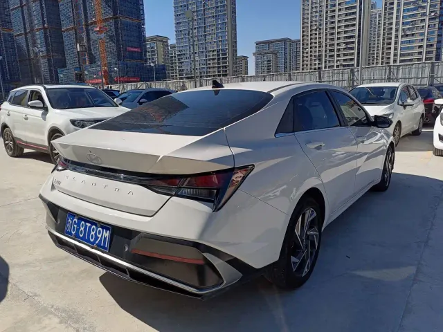 Hyundai Elantra — Фото автомобиля 4
