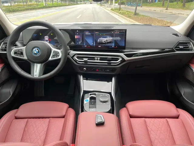 BMW i3 — Фото автомобиля 11