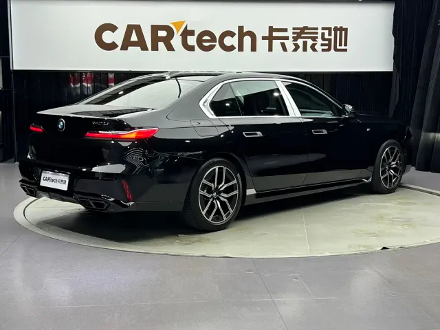 BMW 7 Series — Фото автомобиля 6