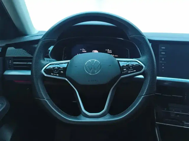 Volkswagen Passat — Фото автомобиля 15