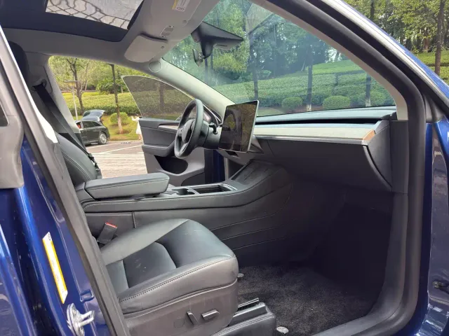Tesla Model Y — Фото автомобиля 6