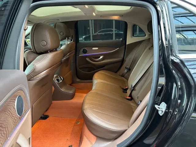 Mercedes-Benz E-Class — Фото автомобиля 11
