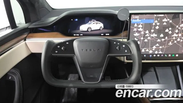 Tesla Model X — Фото автомобиля 12