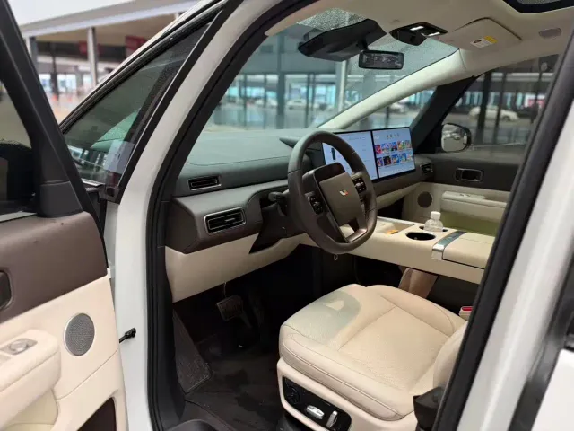 Li Auto MEGA — Фото автомобиля 4