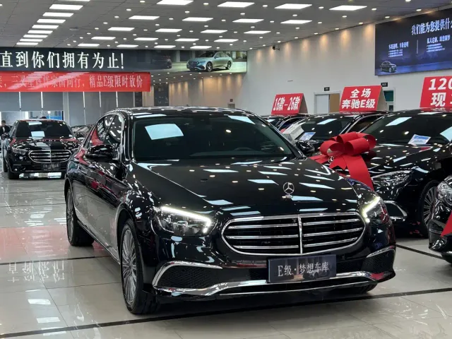 Mercedes-Benz E-Class — Фото автомобиля 3