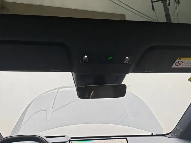 Lynk & Co Z20 — Фото автомобиля 22