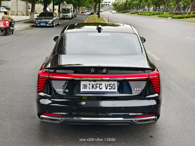 Hongqi H5 — Фото автомобиля 13