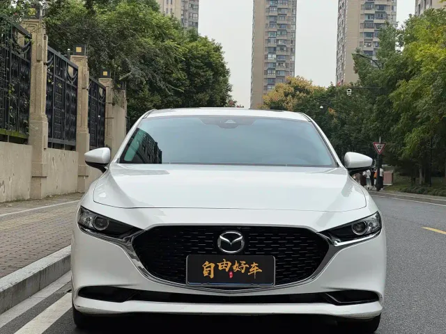 Mazda Axela — Фото автомобиля 2
