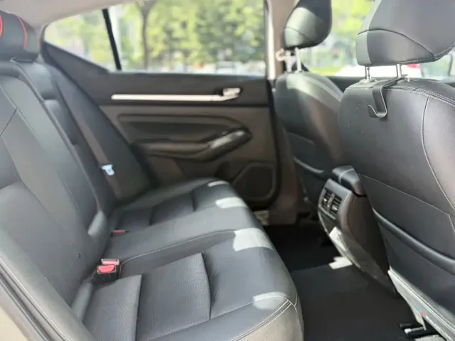 Nissan Teana — Фото автомобиля 12