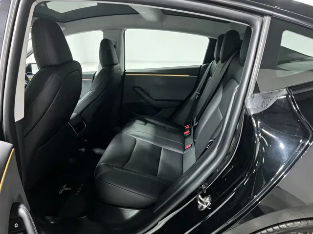 Tesla Model 3 — Фото автомобиля 11