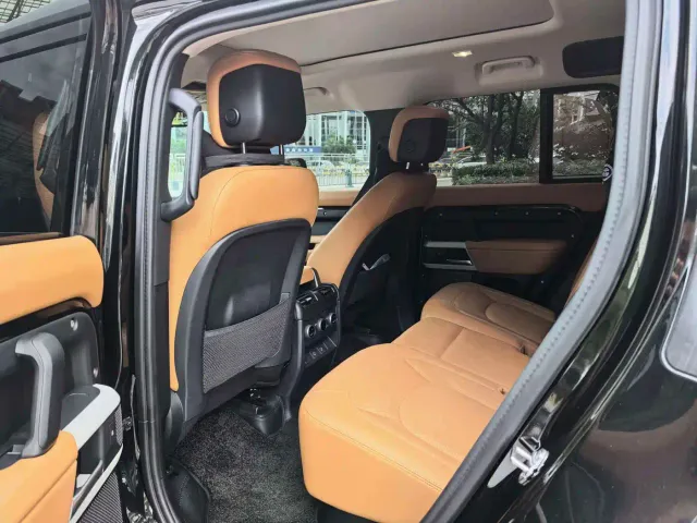 Land Rover Defender — Фото автомобиля 4