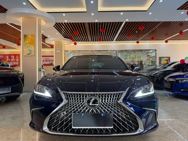 Lexus ES — Фото автомобиля 2