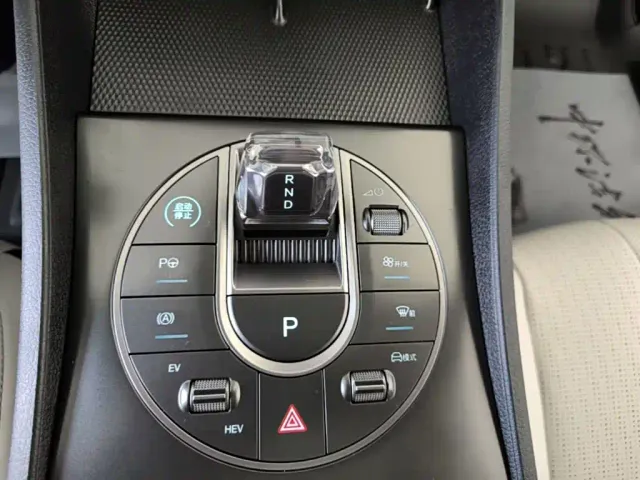 BYD Seal 05 DM-i — Фото автомобиля 13