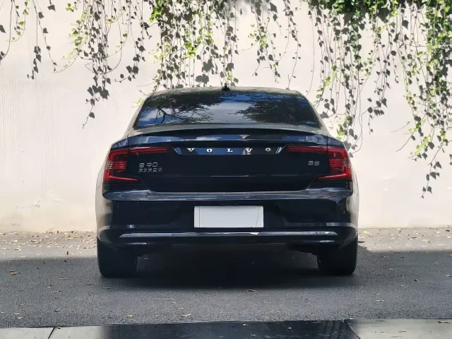 Volvo S90 — Фото автомобиля 5