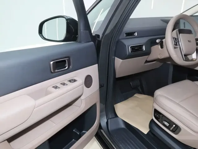 Li Auto MEGA — Фото автомобиля 8