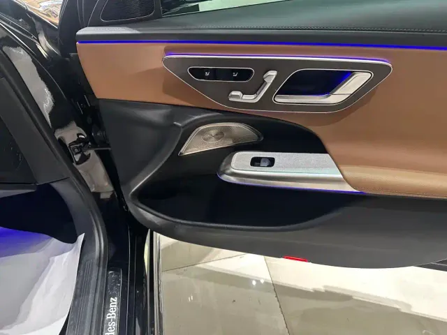 Mercedes-Benz E-Class — Фото автомобиля 12