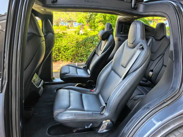 Tesla Model X — Фото автомобиля 8