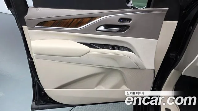 Cadillac Escalade Generation 5 — Фото автомобиля 23