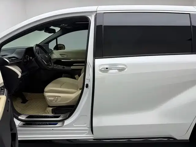 Toyota Sienna — Фото автомобиля 13