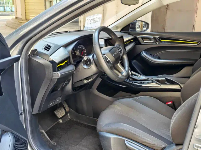 Roewe i5 — Фото автомобиля 8