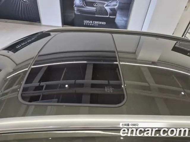 Lexus UX — Фото автомобиля 18