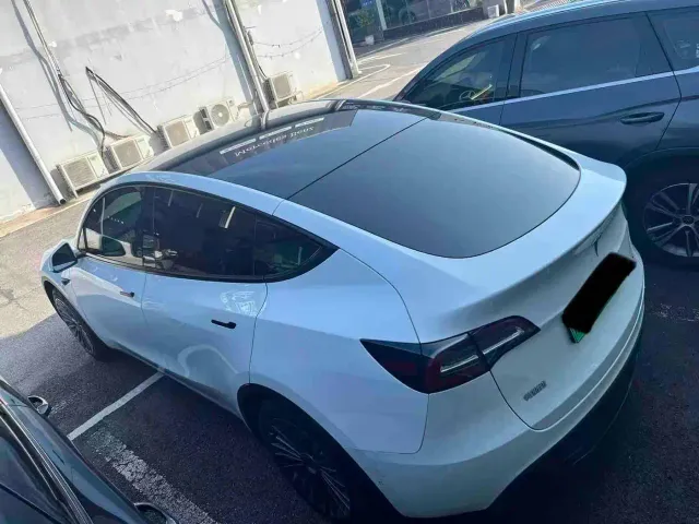 Tesla Model Y — Фото автомобиля 8