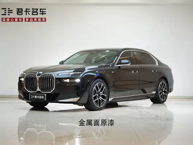 Фотография автомобиля — BMW i7