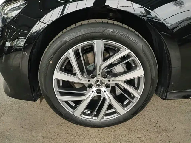 Mercedes-Benz E-Class — Фото автомобиля 22