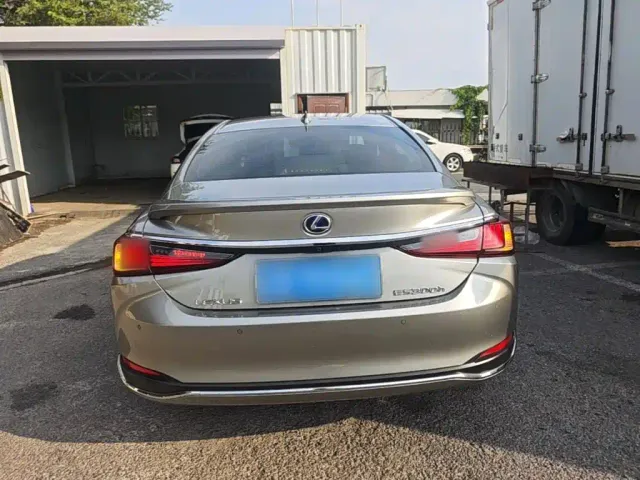 Lexus ES — Фото автомобиля 5