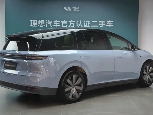 Li Auto i8 — Фото автомобиля 4