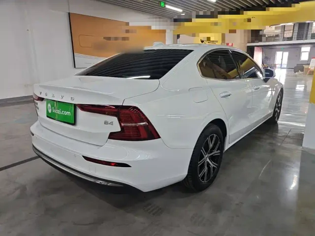 Volvo S60 — Фото автомобиля 6
