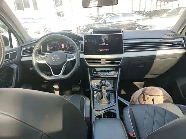 Volkswagen Tiguan L — Фото автомобиля 9