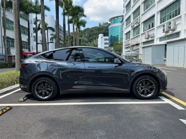 Tesla Model Y — Фото автомобиля 9