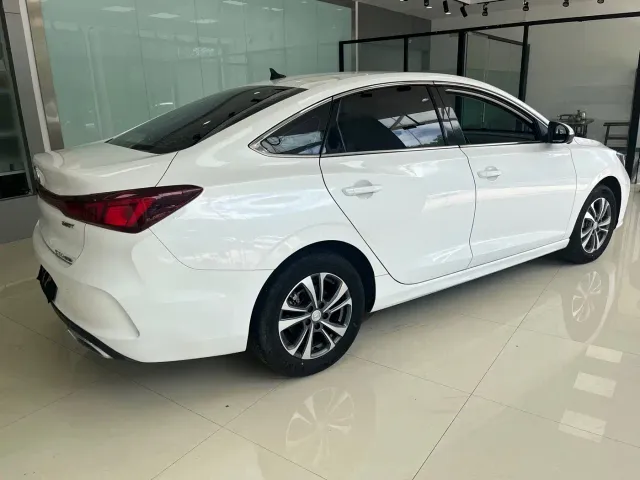 Changan Eado — Фото автомобиля 5