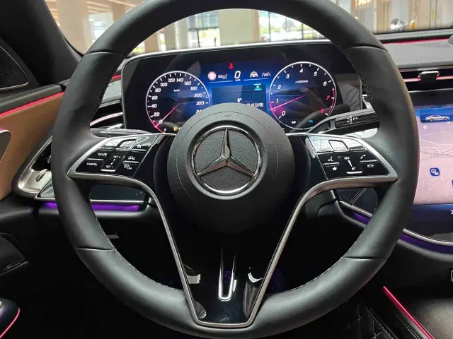 Mercedes-Benz E-Class — Фото автомобиля 8
