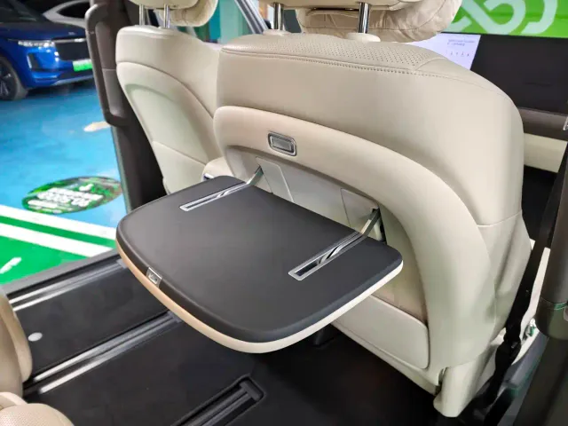Li Auto MEGA — Фото автомобиля 11