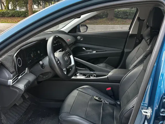 Hyundai Elantra — Фото автомобиля 11