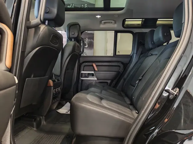 Land Rover Defender — Фото автомобиля 15