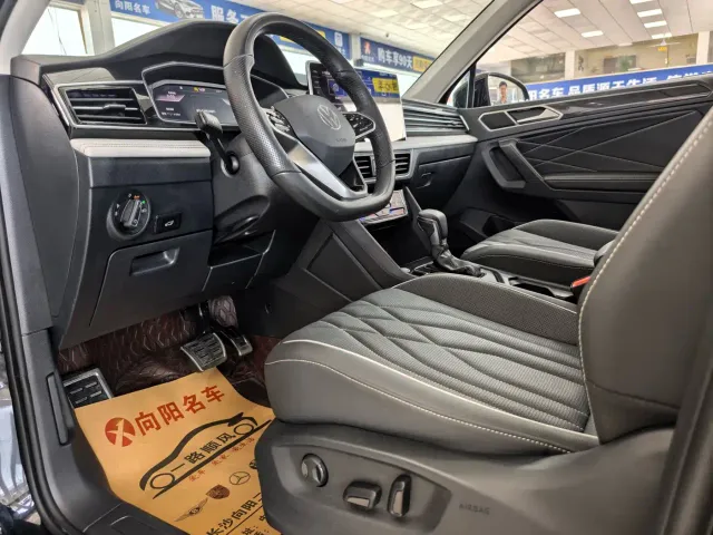 Volkswagen Tiguan L — Фото автомобиля 8