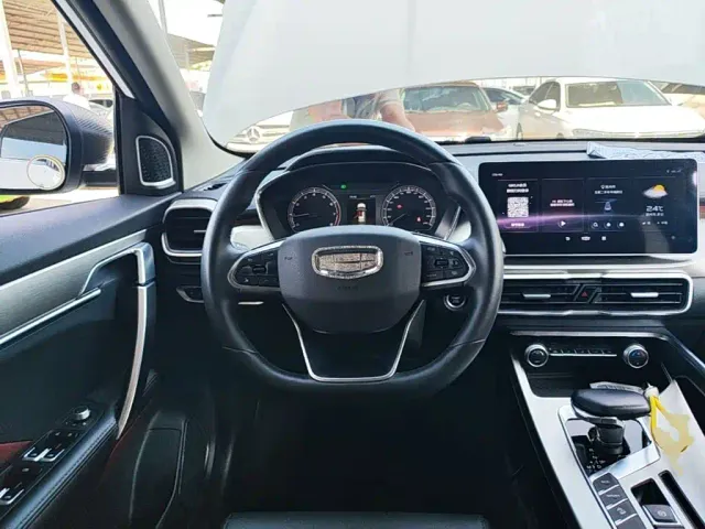 Geely Binyue — Фото автомобиля 10
