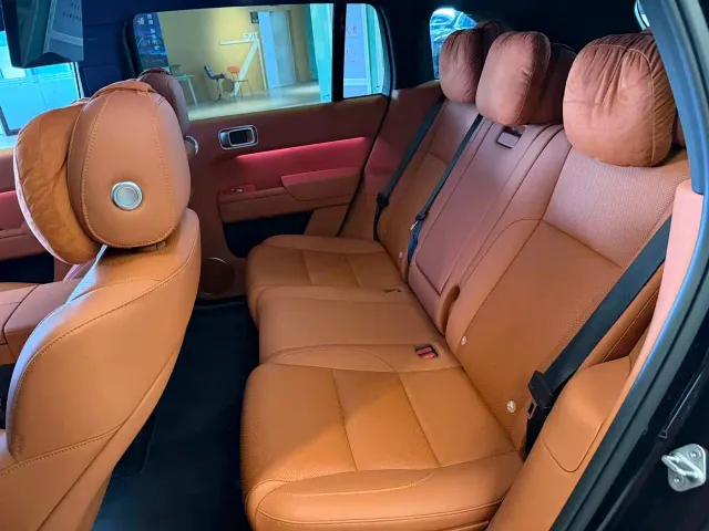 Li Auto L7 — Фото автомобиля 8
