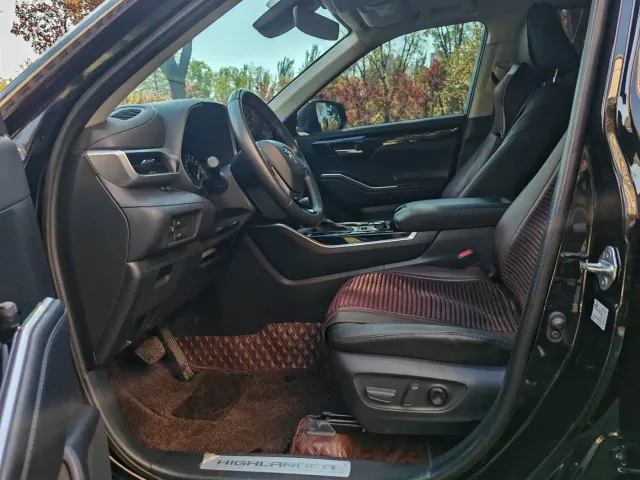 Toyota Highlander — Фото автомобиля 5