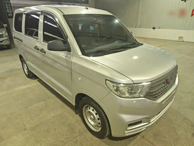 Wuling Hongguang V — Фото автомобиля 3