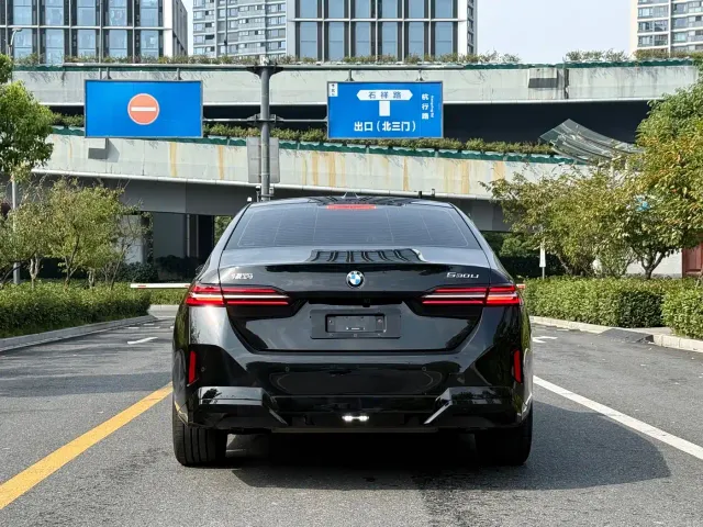 BMW 5 Series — Фото автомобиля 6