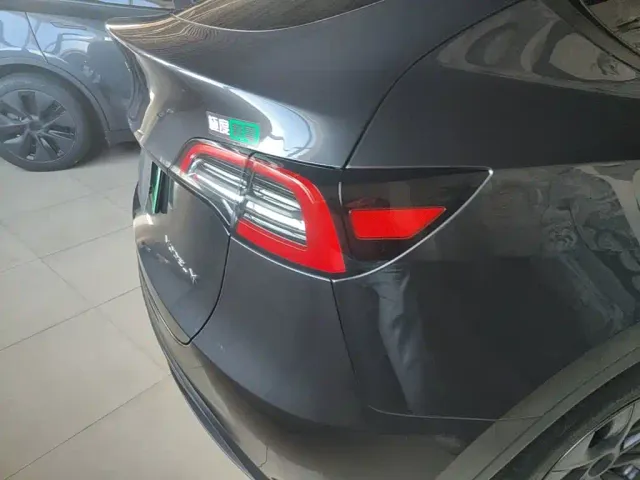 Tesla Model Y — Фото автомобиля 7