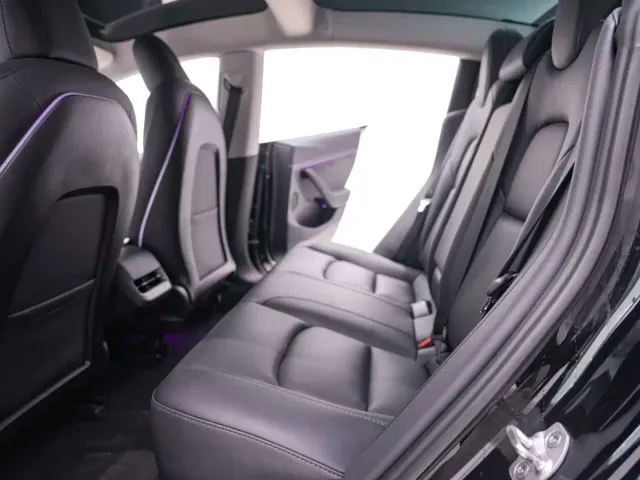 Tesla Model 3 — Фото автомобиля 24